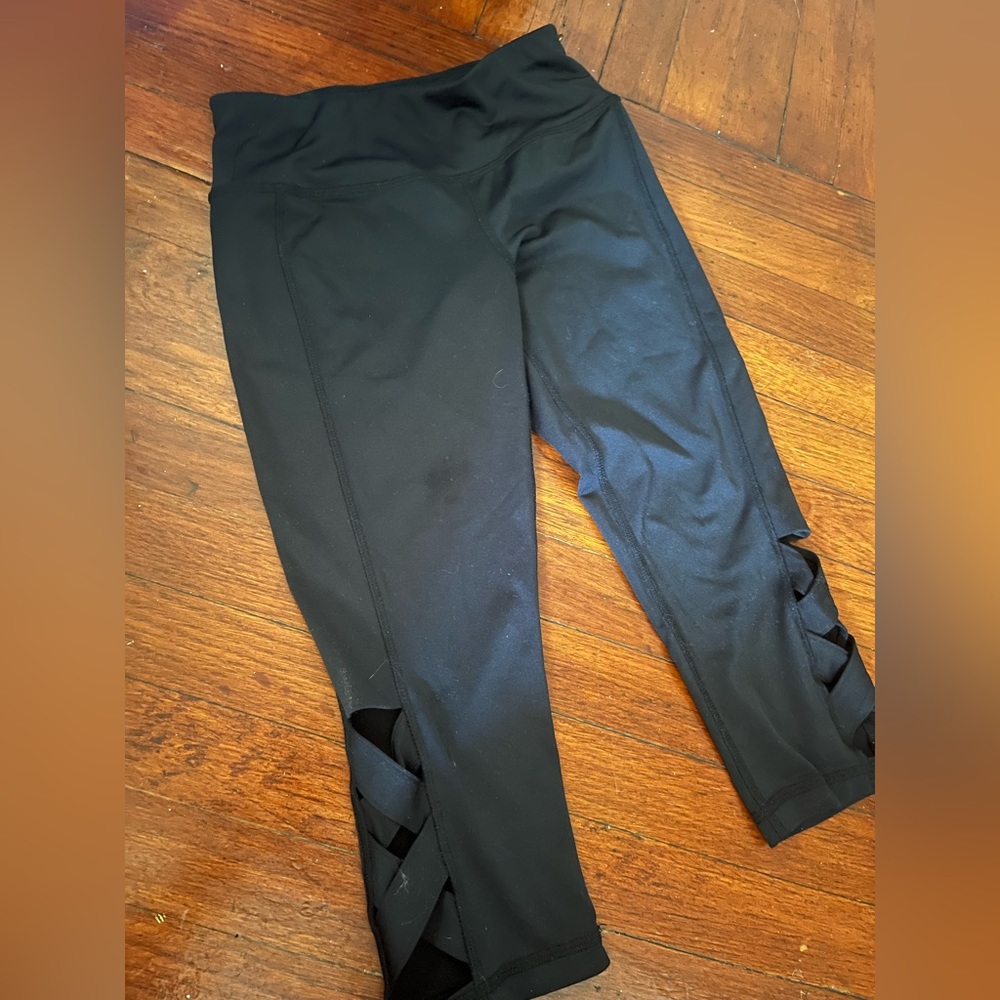 BLACK CROSS CAPRI LEGGINGS